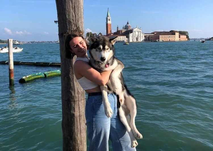 Истории: как Света уехала учиться в Италию и взяла с собой своего хаски