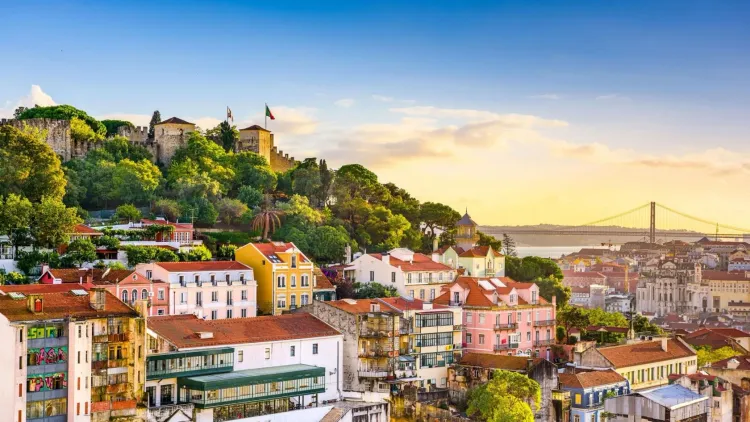 Как переехать в Португалию в 2024 году
