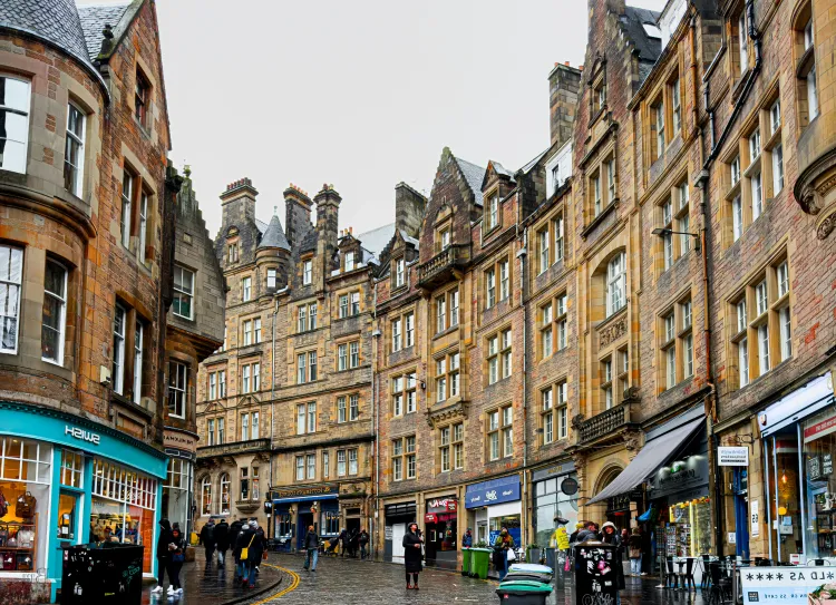 Великобритания решила отложить переход на электронные визы