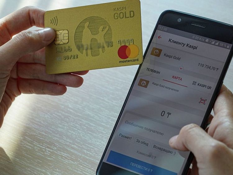 Казахстан ограничил срок действия банковских карт для иностранцев